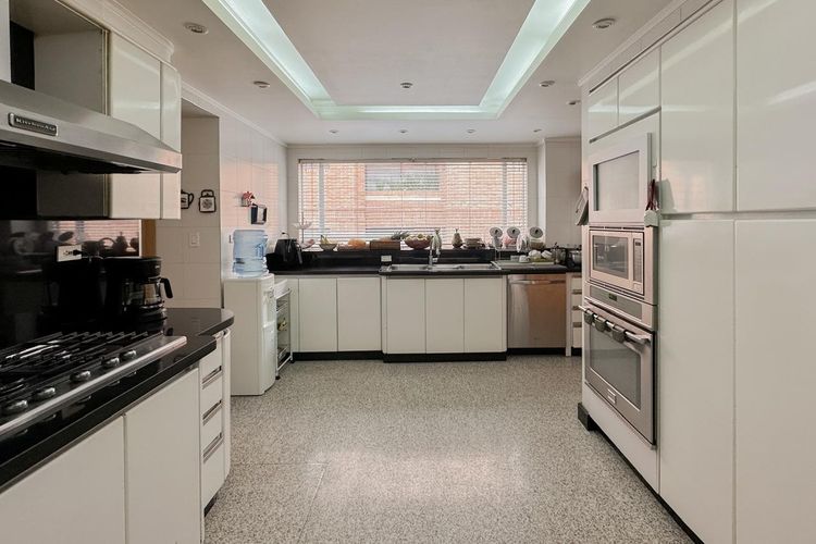 Apartamento de 4 alcobas en venta en Santa Barbara Oriental, Bogotá, 404 m² · foto 7 de 24