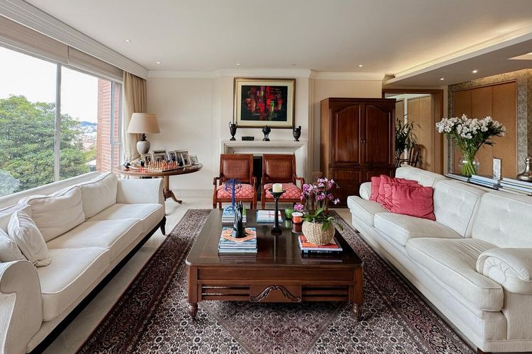 Apartamento de 4 alcobas en venta en Santa Barbara Oriental, Bogotá, 404 m² · foto 3 de 24