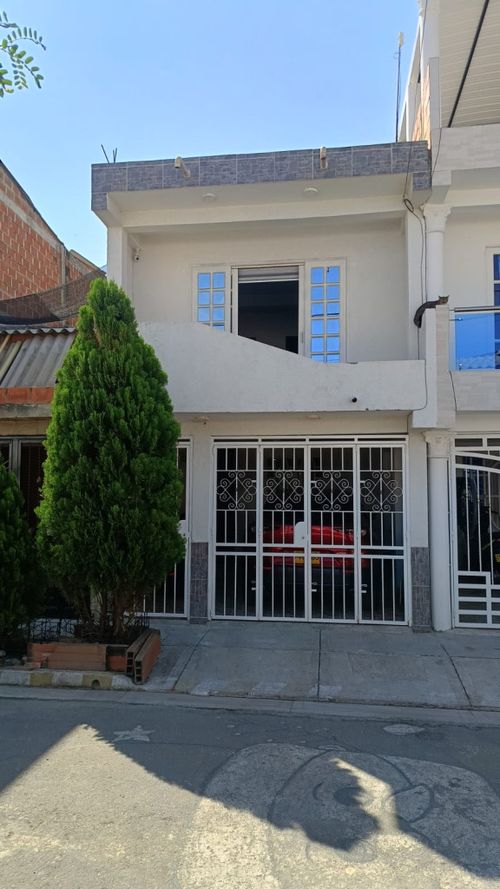 Casa de 3 alcobas en venta en Candelaria, 49 m² · foto 2 de 18