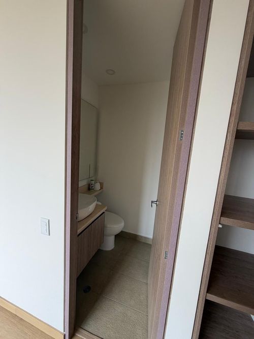Apartamento de 1 alcoba en venta en Escuela De Infanteria, Bogotá, 45 m² · foto 4 de 8