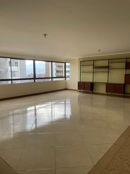 Apartamento de 4 alcobas en venta en Castropol, Medellín, 200 m² · foto 3 de 20