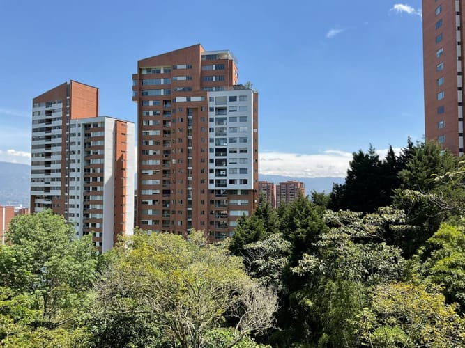 Apartamento de 2 alcobas en venta en El Poblado, Medellín, 170 m² · foto 8 de 24