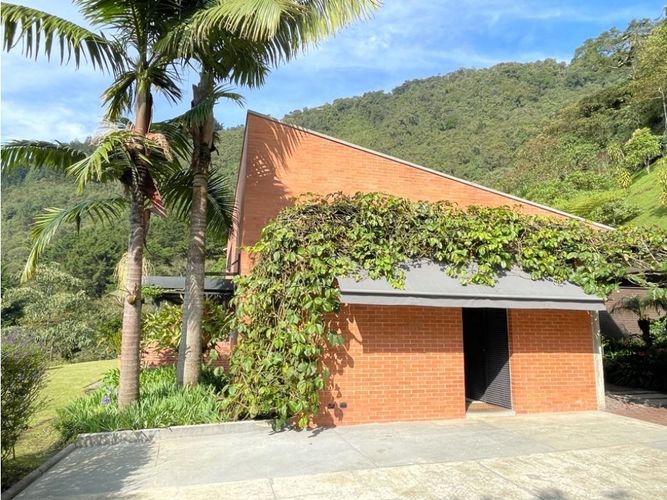 Casa de 3 alcobas en venta en Vía Las Palmas, Envigado, 440 m² · foto 2 de 20