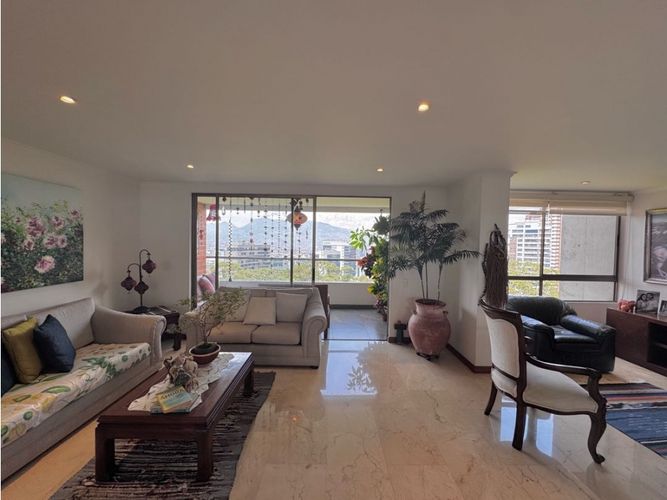 Apartamento de 3 alcobas en venta en Los Balsos, Medellín, 174 m² · foto 3 de 13