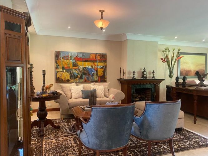 Casa de 3 alcobas en venta en El Tesoro, Medellín, 385 m² · foto 2 de 24