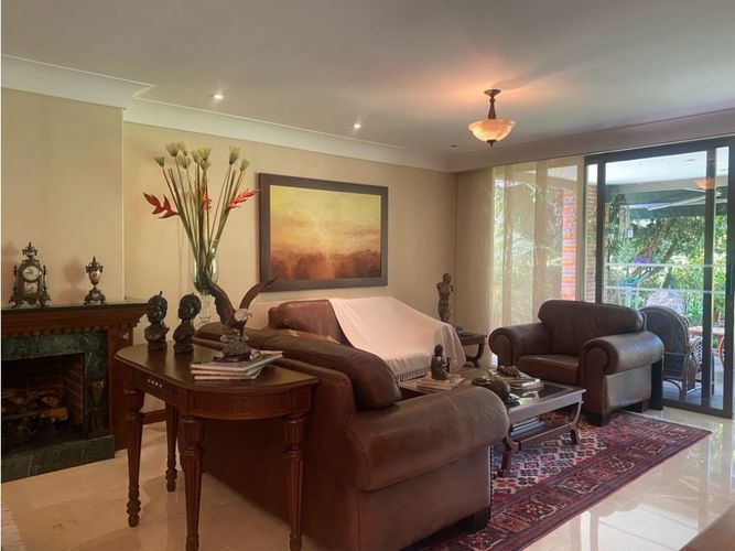 Casa de 3 alcobas en venta en El Tesoro, Medellín, 385 m² · foto 3 de 24
