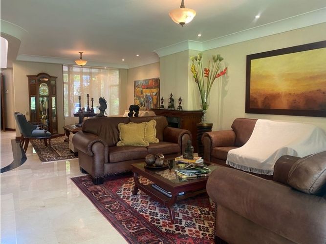 Casa de 3 alcobas en venta en El Tesoro, Medellín, 385 m² · foto 4 de 24
