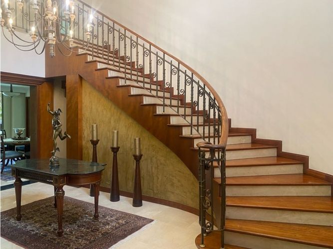 Casa de 3 alcobas en venta en El Tesoro, Medellín, 385 m² · foto 5 de 24