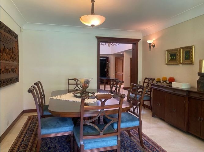 Casa de 3 alcobas en venta en El Tesoro, Medellín, 385 m² · foto 7 de 24