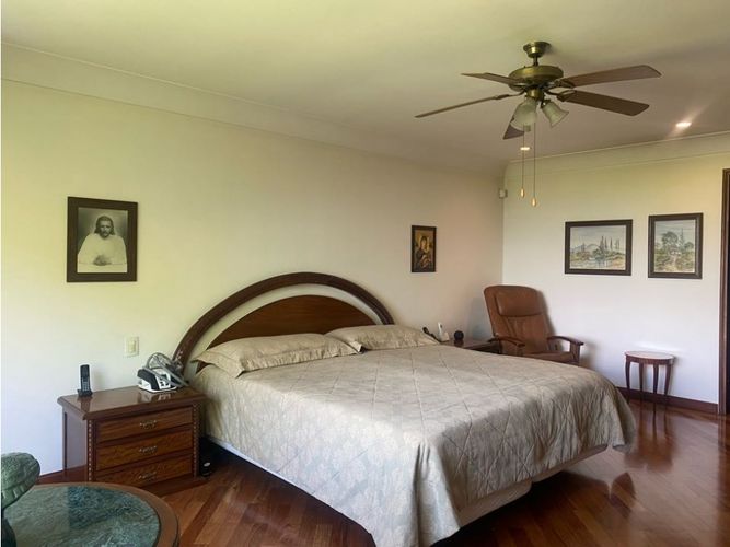 Casa de 3 alcobas en venta en El Tesoro, Medellín, 385 m² · foto 14 de 24