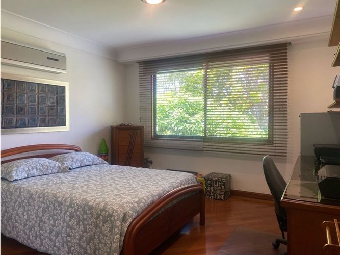 Casa de 3 alcobas en venta en El Tesoro, Medellín, 385 m² · foto 18 de 24