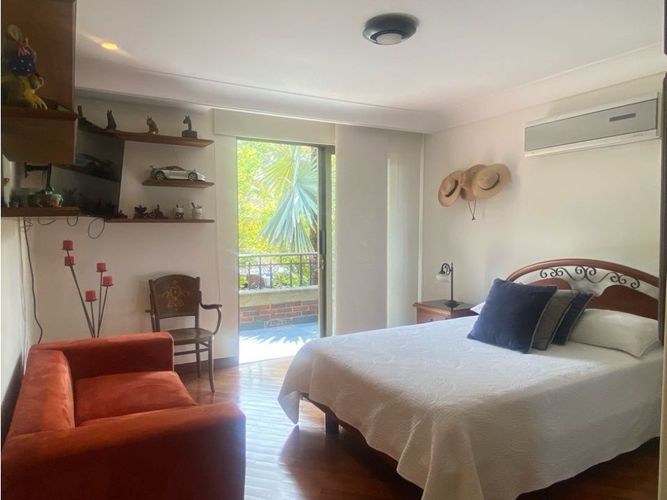 Casa de 3 alcobas en venta en El Tesoro, Medellín, 385 m² · foto 19 de 24