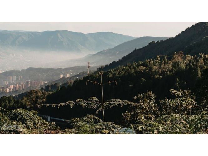 Lote en venta en Las Palmas, Envigado, 2400 m² · foto 2 de 9