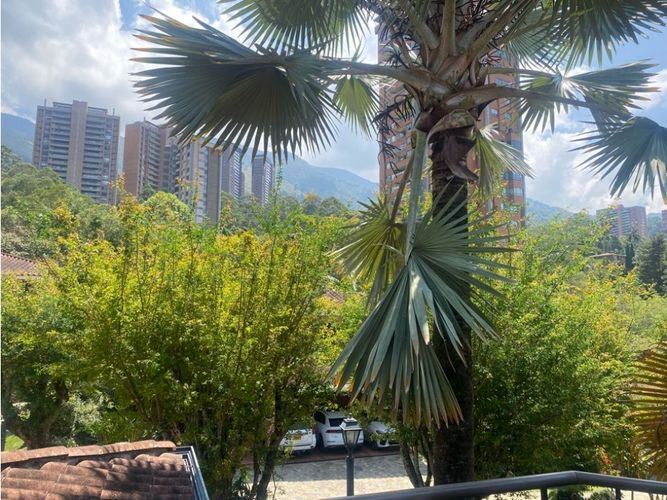 Casa de 3 alcobas en venta en El Tesoro, Medellín, 385 m² · foto 20 de 24