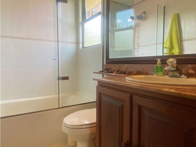 Casa de 3 alcobas en venta en El Tesoro, Medellín, 385 m² · foto 22 de 24