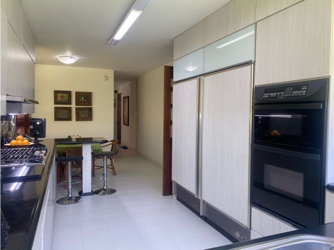 Casa de 3 alcobas en venta en El Tesoro, Medellín, 385 m² · foto 23 de 24