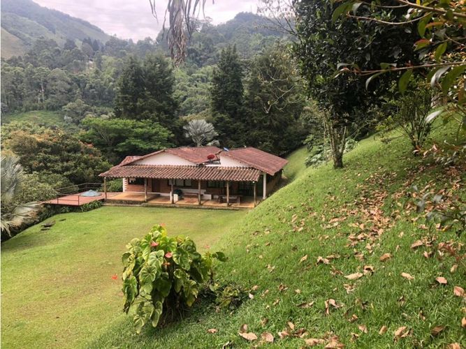 Casa de 3 alcobas en venta en La Corrala, La Estrella, 320 m² · foto 2 de 14