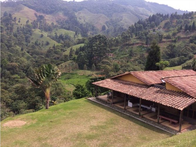 Casa de 3 alcobas en venta en La Corrala, La Estrella, 320 m² · foto 3 de 14