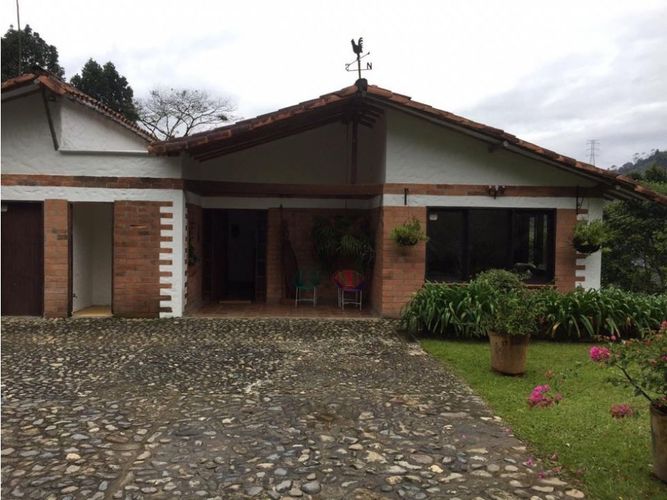 Casa de 3 alcobas en venta en La Corrala, La Estrella, 320 m² · foto 4 de 14