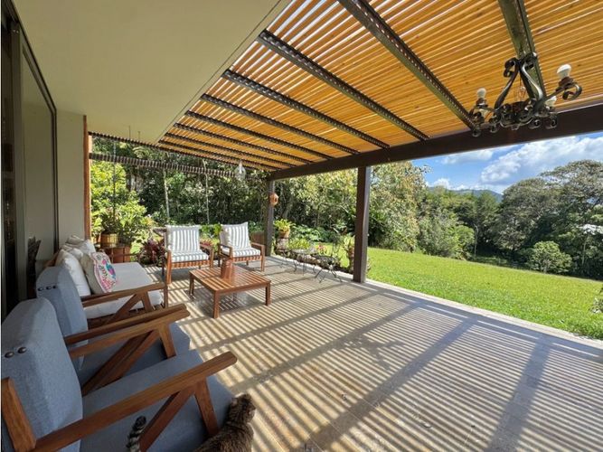 Casa de 3 alcobas en venta en Guamito, La Ceja, 250 m² · foto 2 de 16