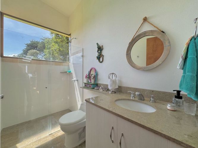 Casa de 3 alcobas en venta en Guamito, La Ceja, 250 m² · foto 14 de 16