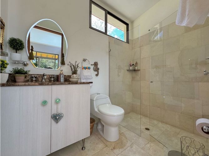 Casa de 3 alcobas en venta en Guamito, La Ceja, 250 m² · foto 15 de 16