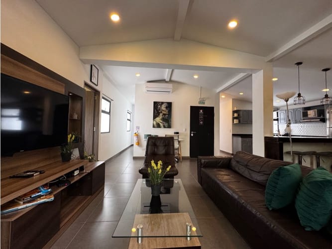 Apartamento de 4 alcobas en venta en El Poblado, Medellín, 134 m² · foto 2 de 20