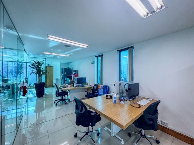 Oficina en venta en La Aguacatala, Medellín, 79 m² · foto 2 de 8