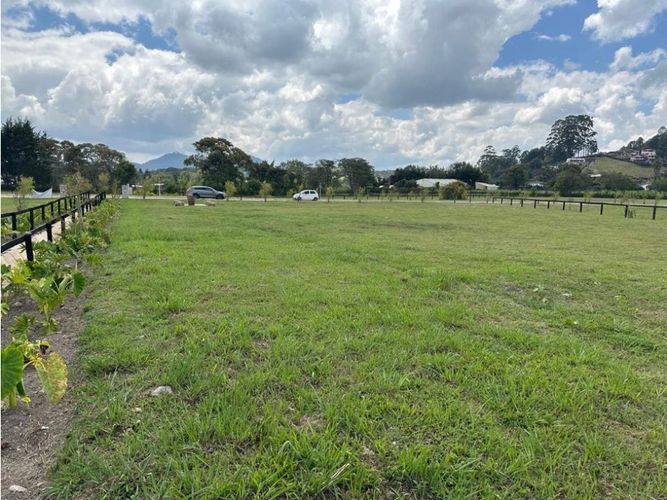 Lote en venta en Llano Grande, Rionegro, 2200 m² · foto 2 de 7