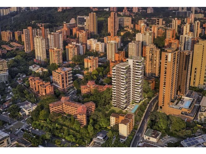Apartamento de 3 alcobas en venta en Lalinde, Medellín, 311 m² · foto 5 de 10