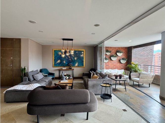 Apartamento de 3 alcobas en venta en Laureles, Medellín, 202 m² · foto 2 de 22