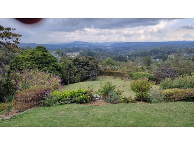 Apartamento de 4 alcobas en venta en Santa Elena, Medellín, 170 m² · foto 3 de 23