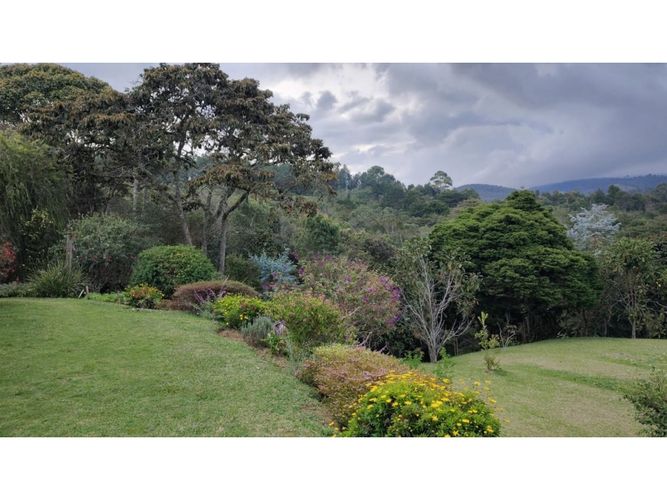 Apartamento de 4 alcobas en venta en Santa Elena, Medellín, 170 m² · foto 4 de 23