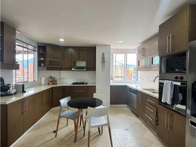 Apartamento de 3 alcobas en venta en Laureles, Medellín, 202 m² · foto 6 de 22