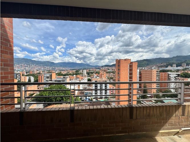 Apartamento de 3 alcobas en venta en Laureles, Medellín, 202 m² · foto 11 de 22