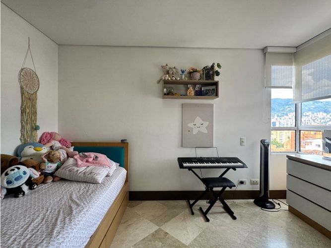 Apartamento de 3 alcobas en venta en Laureles, Medellín, 202 m² · foto 18 de 22