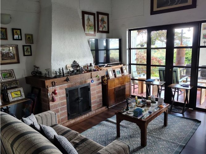 Apartamento de 4 alcobas en venta en Santa Elena, Medellín, 170 m² · foto 18 de 23