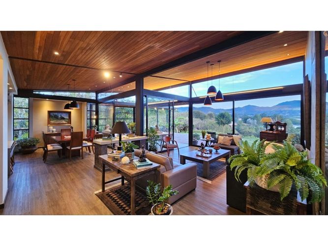 Casa de 3 alcobas en venta en La Ceja, 372 m² · foto 2 de 20