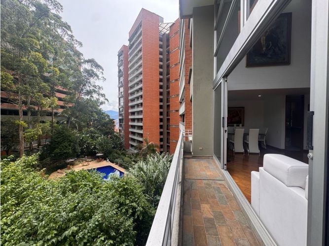 Apartamento de 2 alcobas en venta en El Tesoro, Medellín, 138 m² · foto 15 de 24