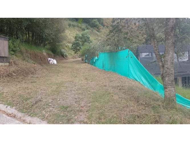 Lote en venta en Loma Del Escobero, Envigado, 2263 m² · foto 3 de 5
