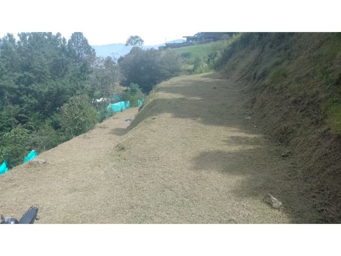 Lote en venta en Loma Del Escobero, Envigado, 2263 m² · foto 4 de 5