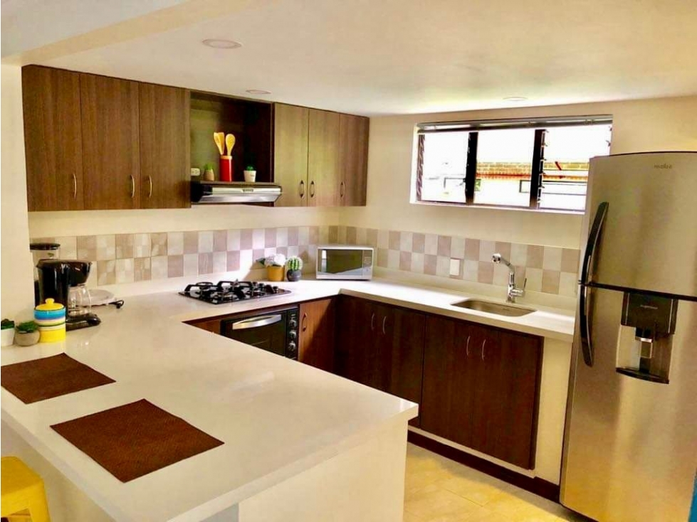 Apartamento en venta en El Poblado, Medellín · foto 2 de 16