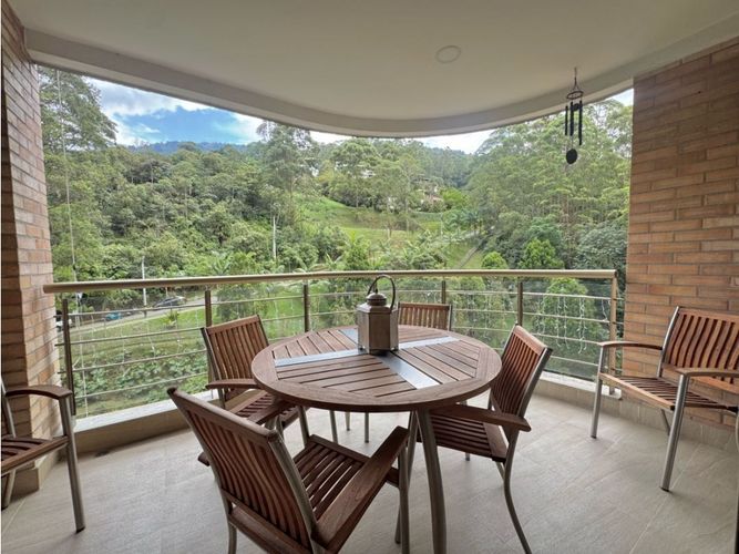 Apartamento de 4 alcobas en venta en La Calera, Medellín, 336 m² · foto 3 de 18