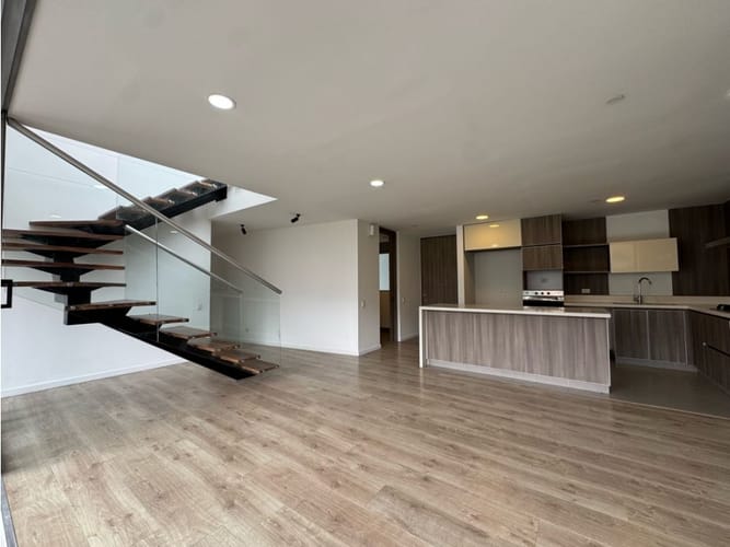 Apartamento de 3 alcobas en venta en Loma De Las Brujas, Envigado, 137 m² · foto 3 de 24