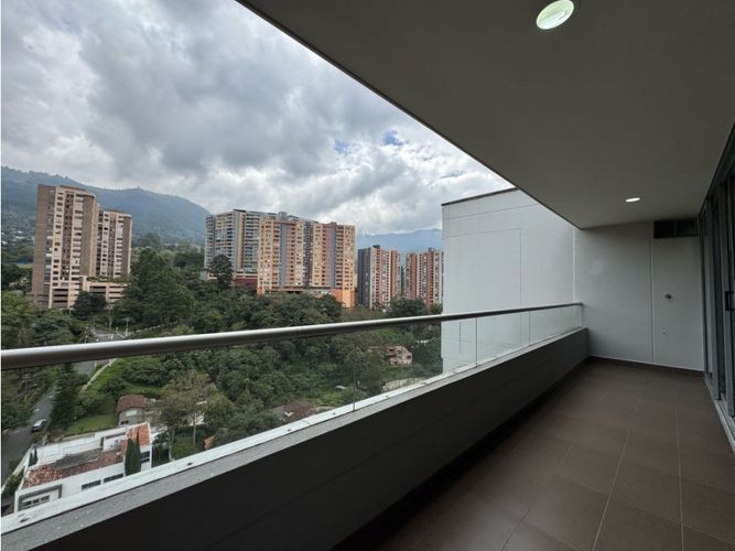 Apartamento de 3 alcobas en arriendo en Loma De Las Brujas, Envigado, 137 m² · foto 6 de 24