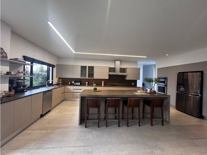 Casa de 4 alcobas en venta en Llano Grande, Rionegro, 800 m² · foto 2 de 24