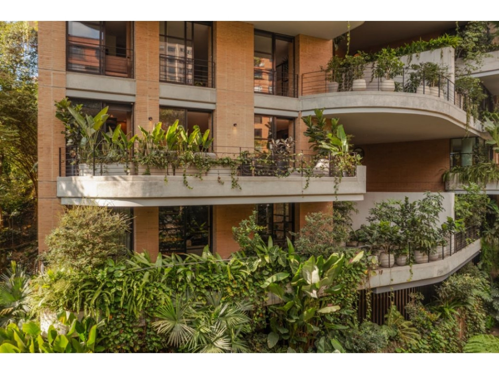 Apartamento en venta en El Poblado, Medellín · foto 2 de 13