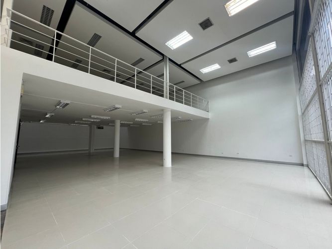 Local en arriendo en El Bosque, Cali, 450 m² · foto 3 de 24