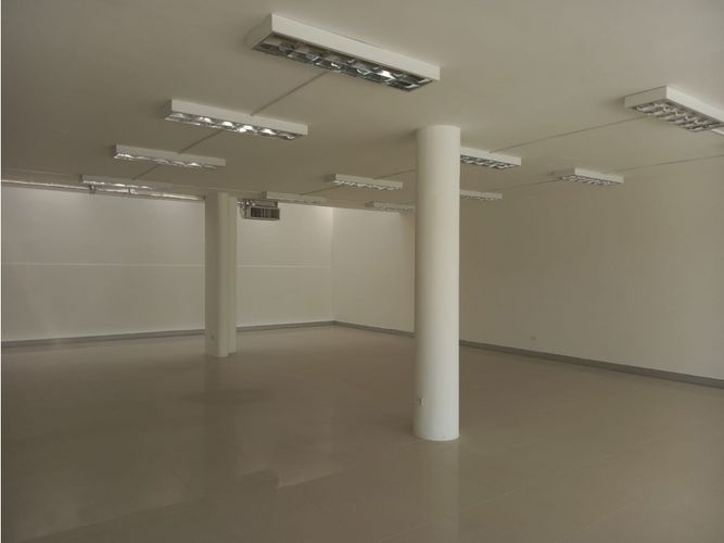 Local en arriendo en El Bosque, Cali, 450 m² · foto 4 de 24