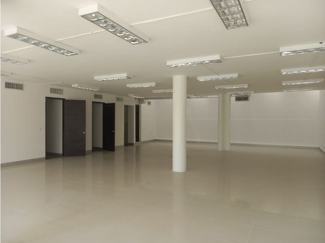Local en arriendo en El Bosque, Cali, 450 m² · foto 8 de 24